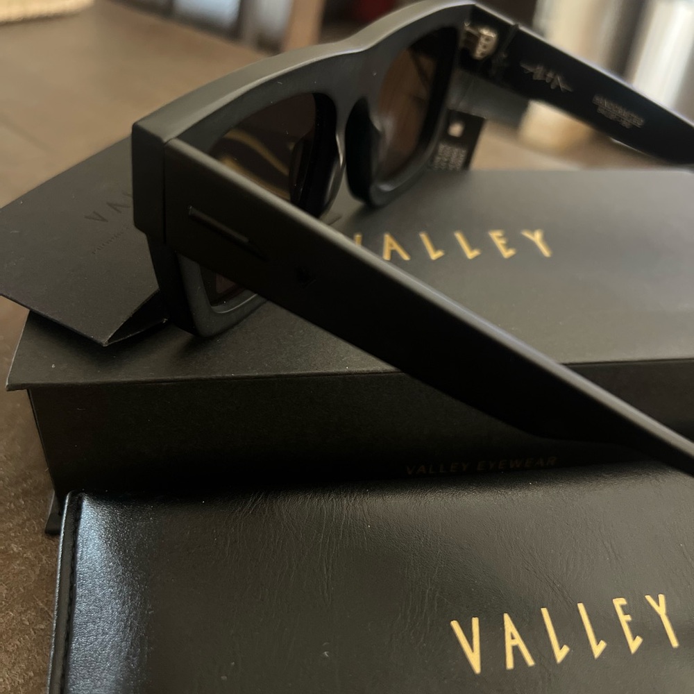 VALLEY Eyewear • Alta Matte black